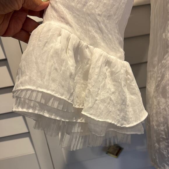 Reset by Jane NWOT Elegant White Bell Sleeve Blouse with Notched Collar - Picture 2 of 12